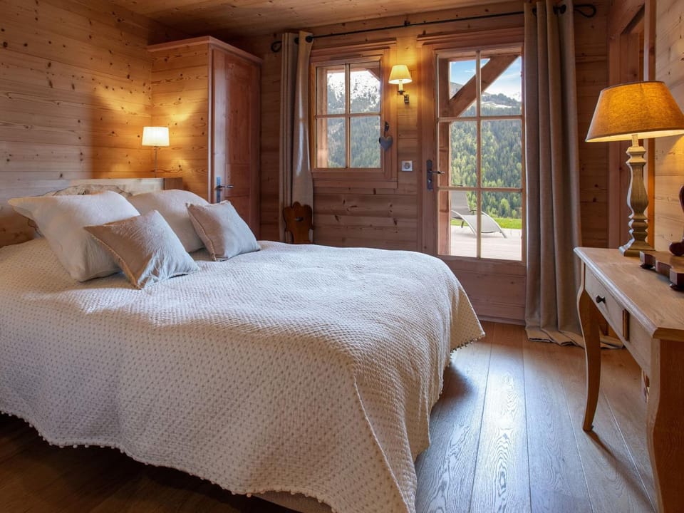 Chalet 4★, 5 chambres, spa extérieur, navette proche, animaux bienvenus - FR-1-304-301 Chalet in La Clusaz