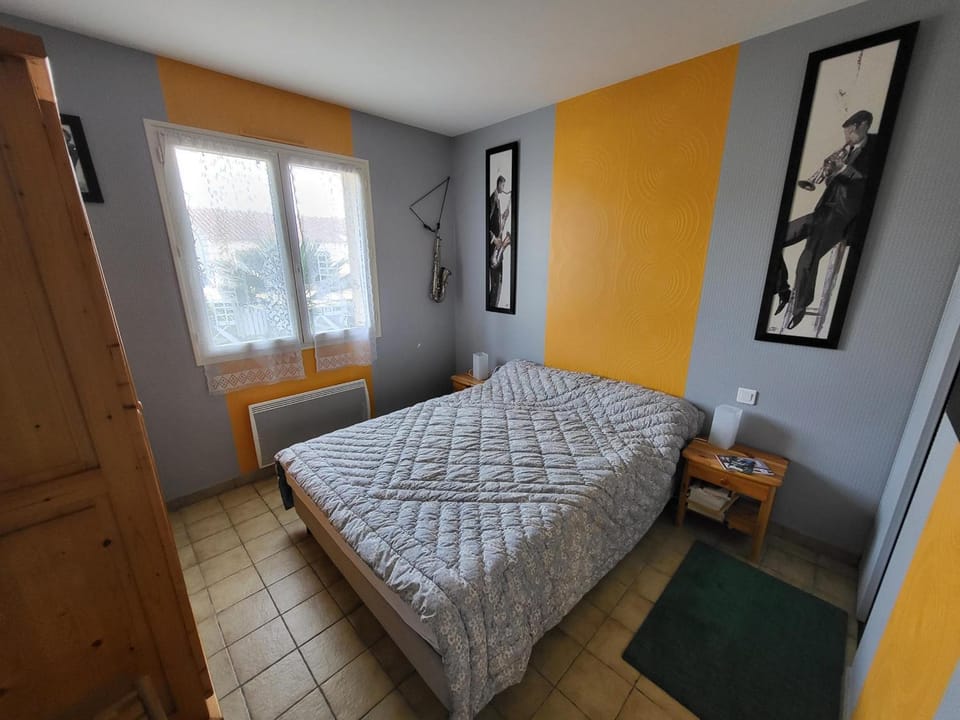 AGREABLE MAISON 2 CHAMBRES AVEC PISICINE ET STATIONNEMENT DANS UN QUARTIER CALME - FR-1-92-947 House in Château-d'Olonne