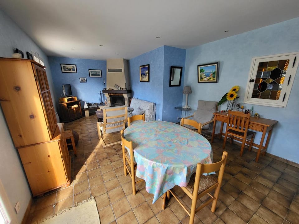 AGREABLE MAISON 2 CHAMBRES AVEC PISICINE ET STATIONNEMENT DANS UN QUARTIER CALME - FR-1-92-947 House in Château-d'Olonne