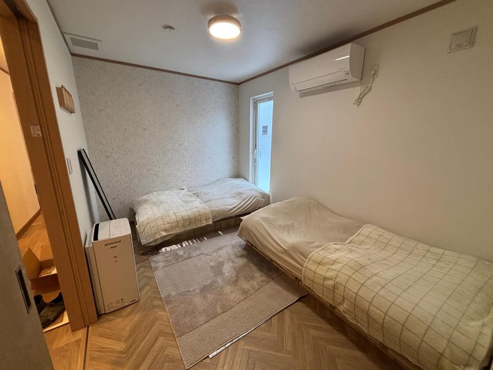 Bed, Photo of the whole room, Bedroom, air conditioner
