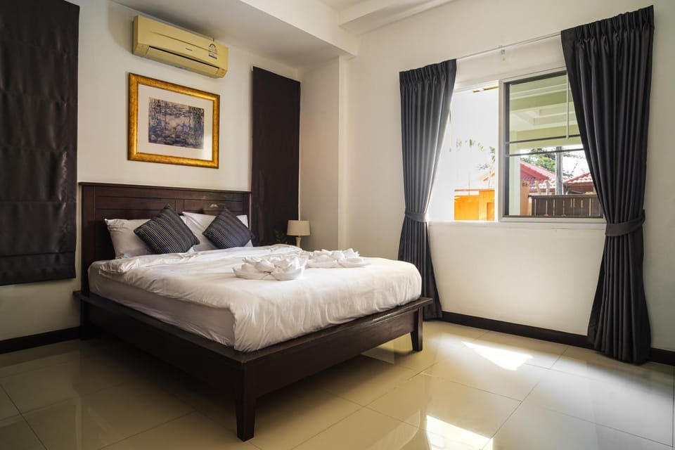 Bed, Photo of the whole room, Bedroom, towels, air conditioner