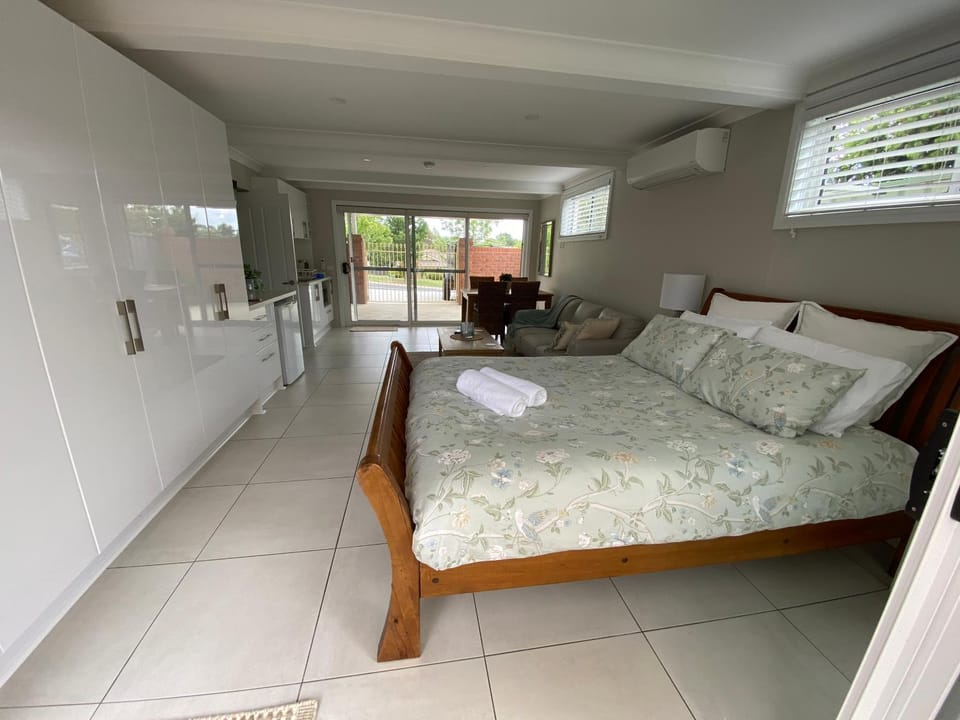 Bed, Living room, Photo of the whole room