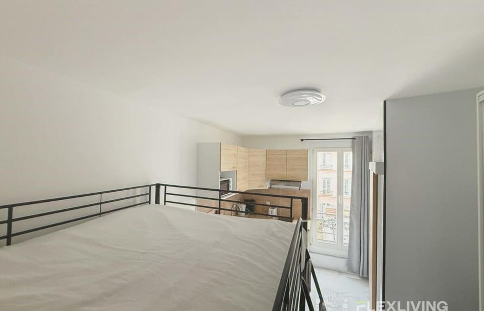 Immeuble Saint-antoine Apartment in Paris