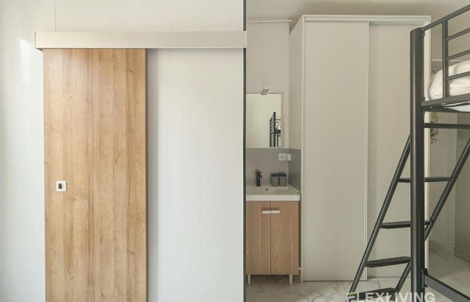 Immeuble Saint-antoine Apartment in Paris