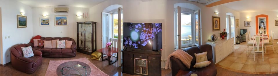 Living room, Seating area, Dining area