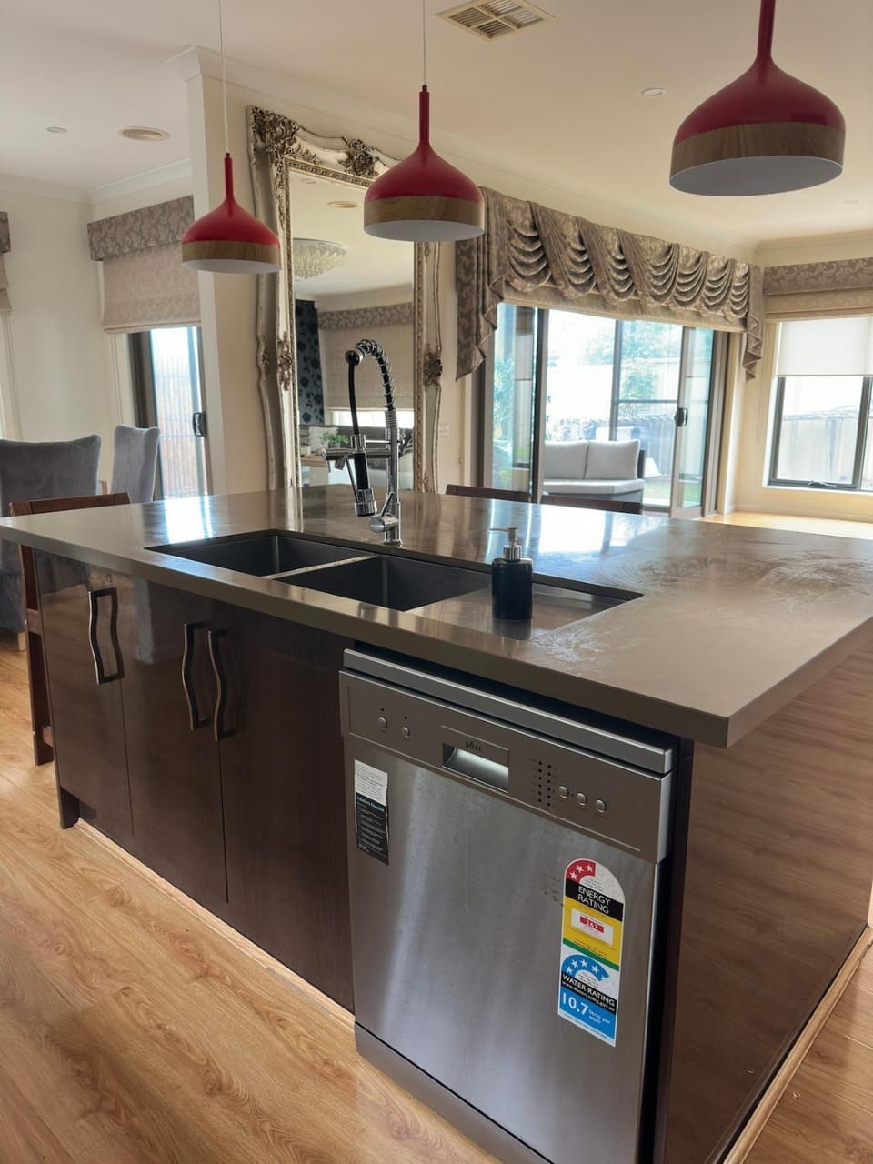Spacious stay at Arndell Park, Forsyth reserve House in Truganina