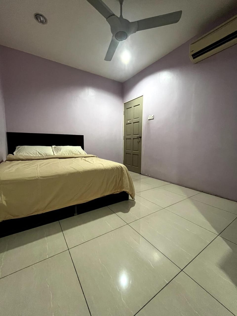 Bed, Photo of the whole room, Bedroom, air conditioner