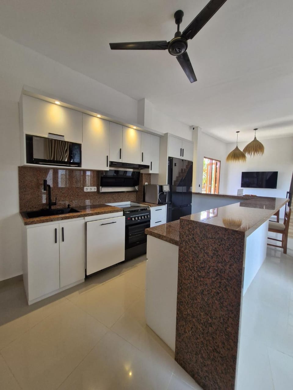 Kitchen or kitchenette, Dining area, fireplace, oven, stove, toaster