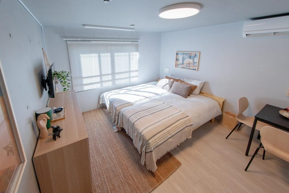 TV and multimedia, Photo of the whole room, Bedroom