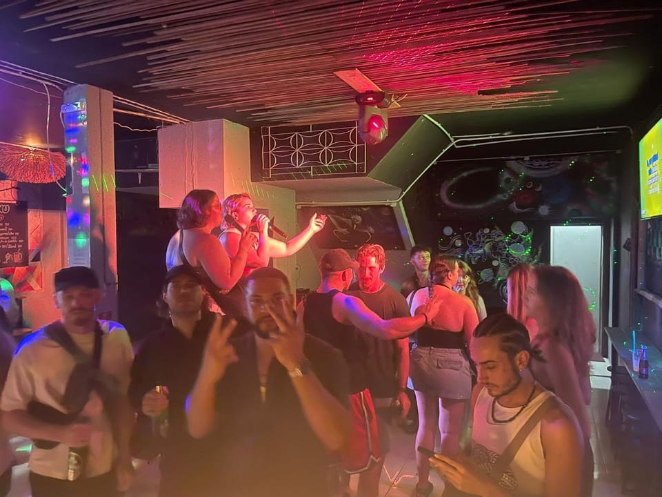 People, Nightclub / DJ, group of guests
