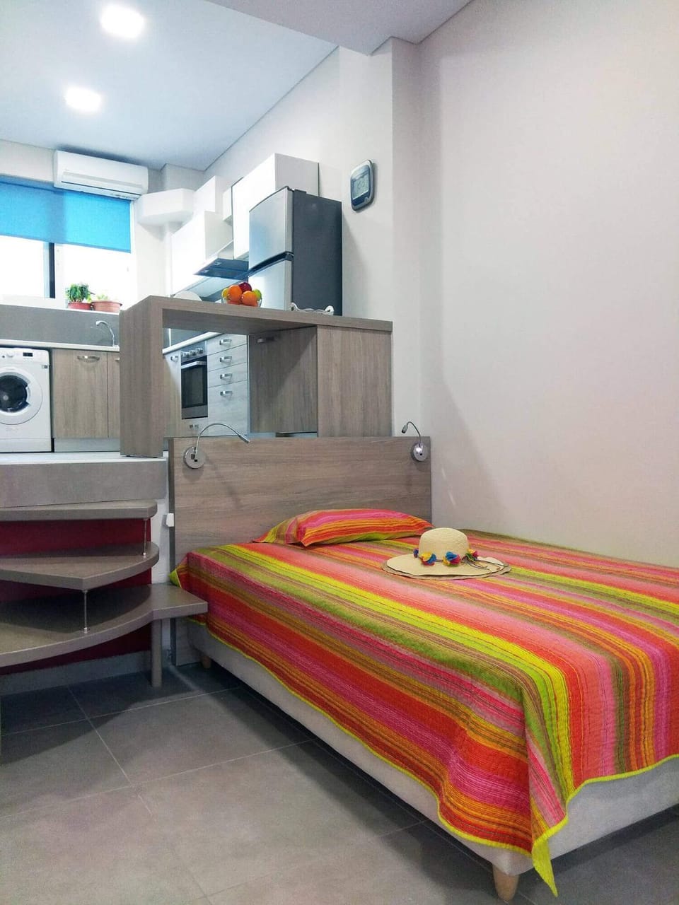 Photo of the whole room, Bedroom