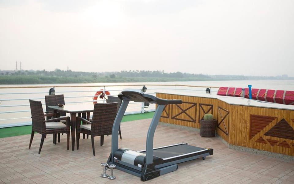 Every Monday, Wednesday & Friday King of The Vally Nile Cruise Aswan To Luxor 3 Night And visit the Nubian village Hotel in Red Sea Governorate