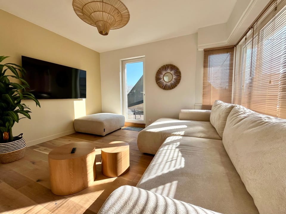 TV and multimedia, Living room, Seating area, Beach, Beach