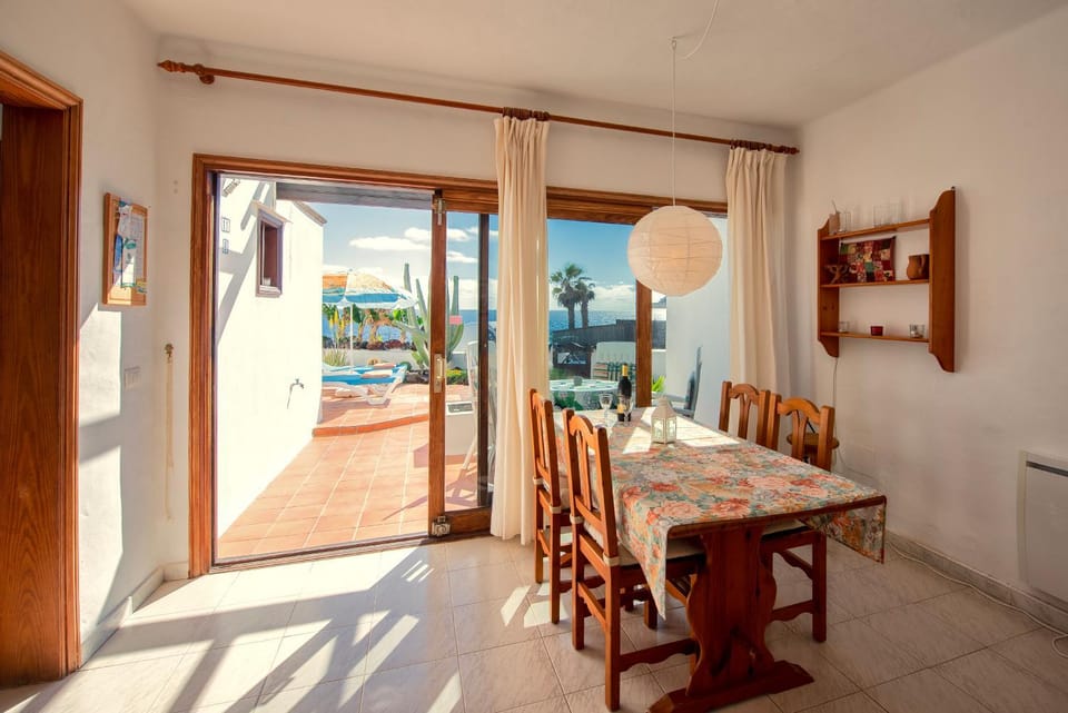 View (from property/room), Balcony/Terrace, Dining area