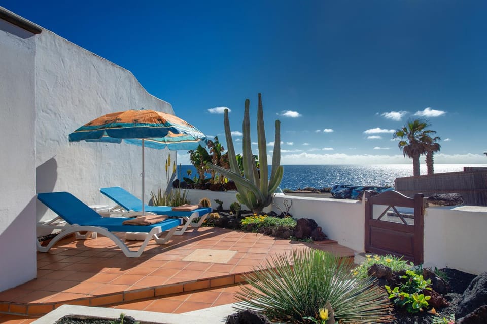 Patio, Day, Natural landscape, View (from property/room), Balcony/Terrace, Sea view, sunbed