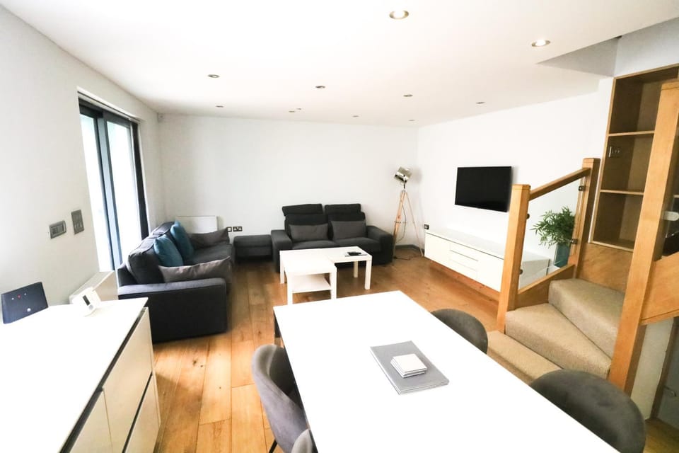 TV and multimedia, Seating area