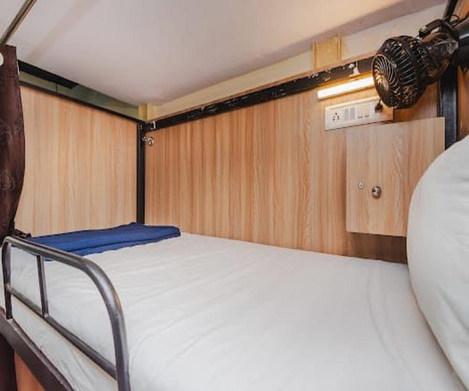 Bed, Photo of the whole room, bunk bed