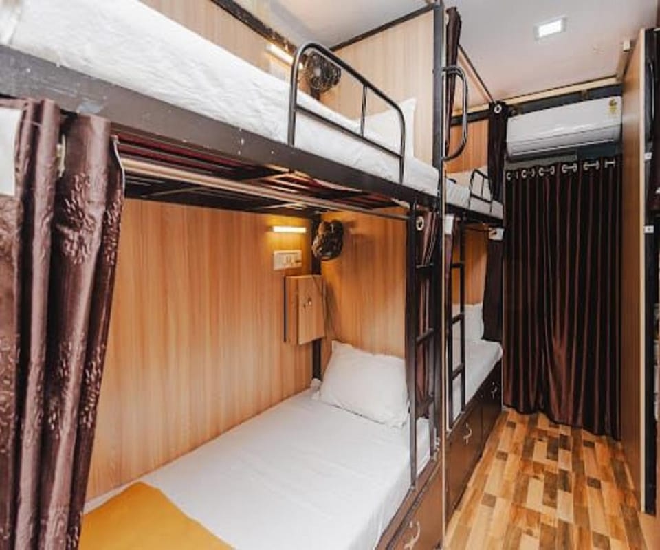 Bed, Photo of the whole room, bunk bed, air conditioner
