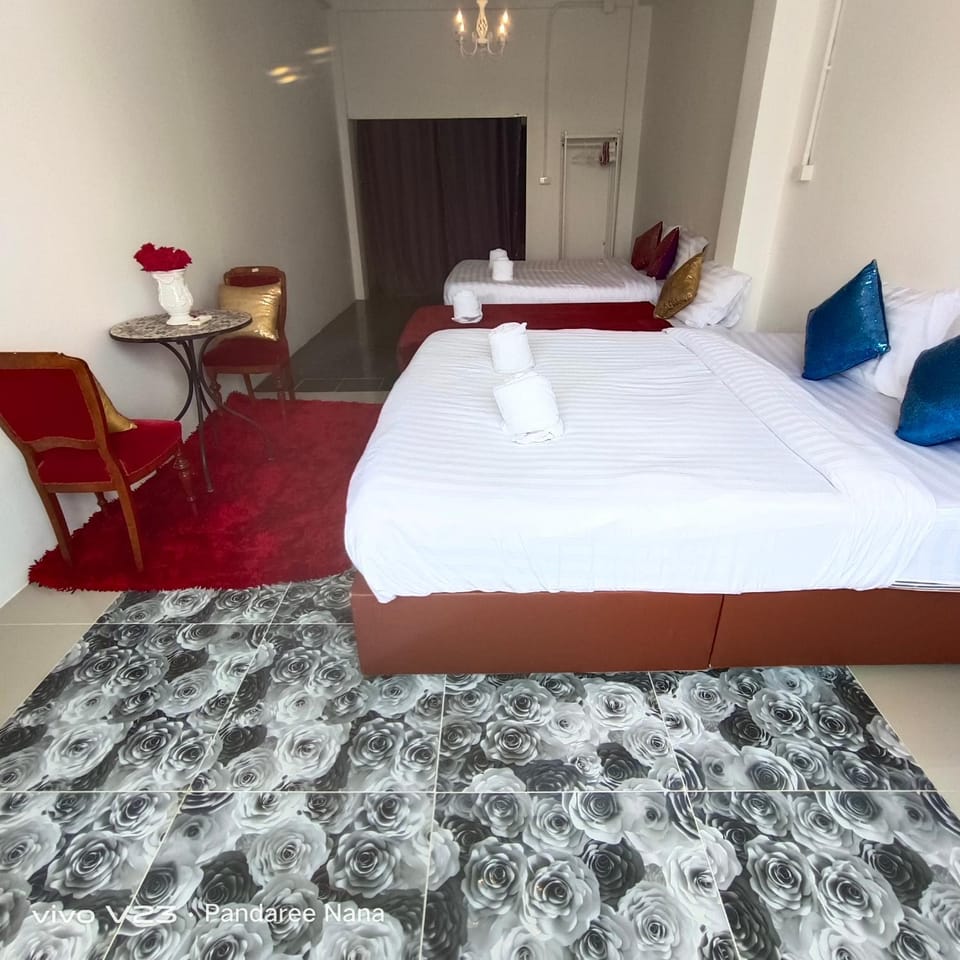 Bed, Living room, Photo of the whole room, Bedroom, towels
