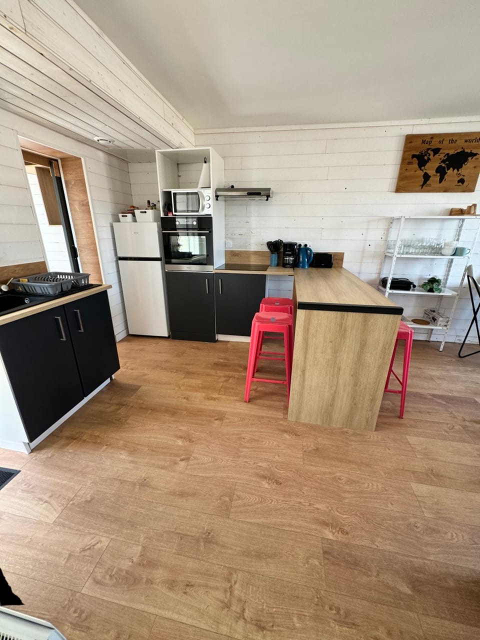 Kitchen or kitchenette, Dining area, oven, stove, toaster