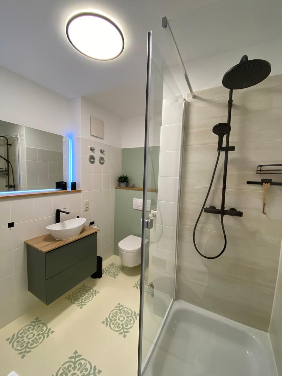 Shower, Toilet, Bathroom