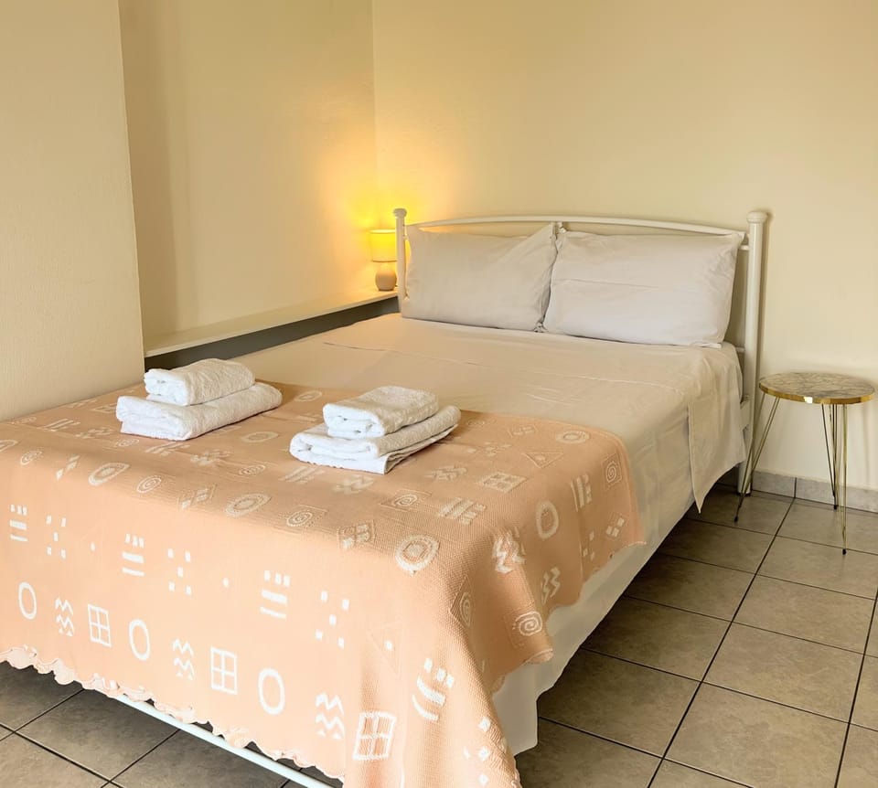 Bed, Photo of the whole room, Bedroom, towels, towels