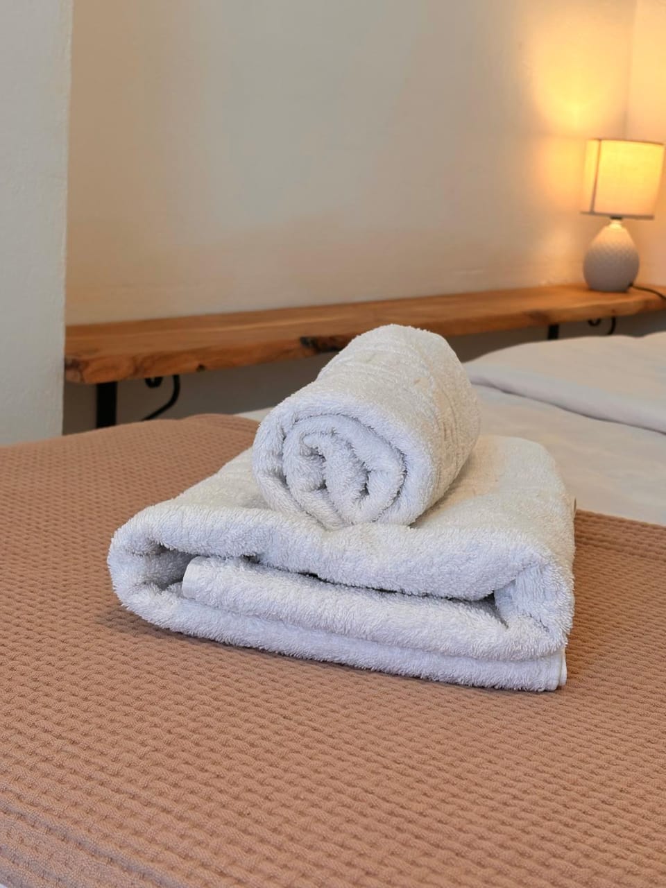 Bed, Bedroom, towels