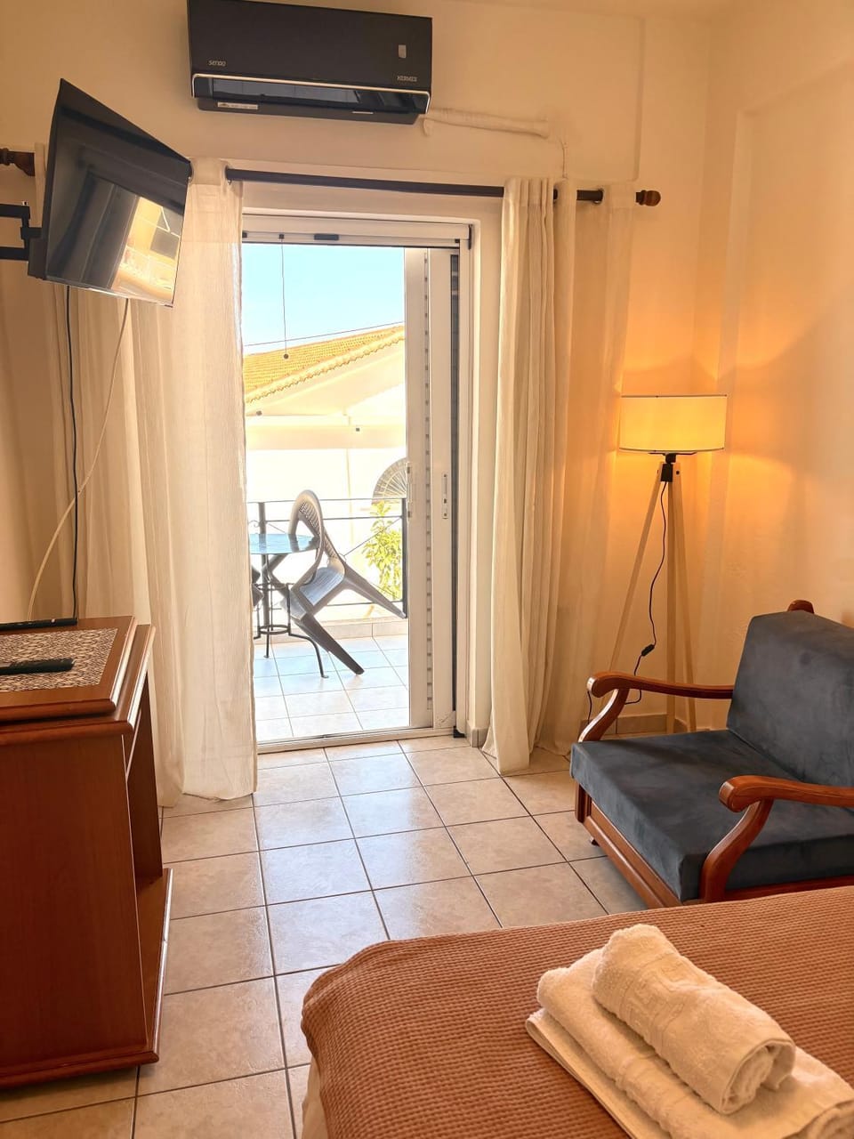 TV and multimedia, Balcony/Terrace, Seating area, Evening entertainment, air conditioner