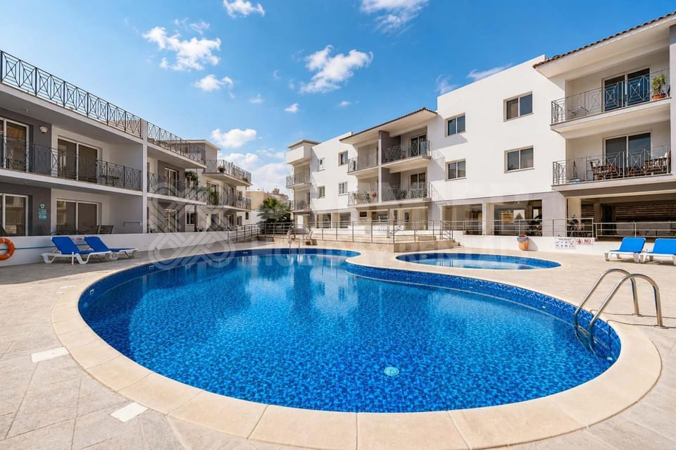 2BR Apartment with Pool - Luna by Premier Apartment in Paralimni