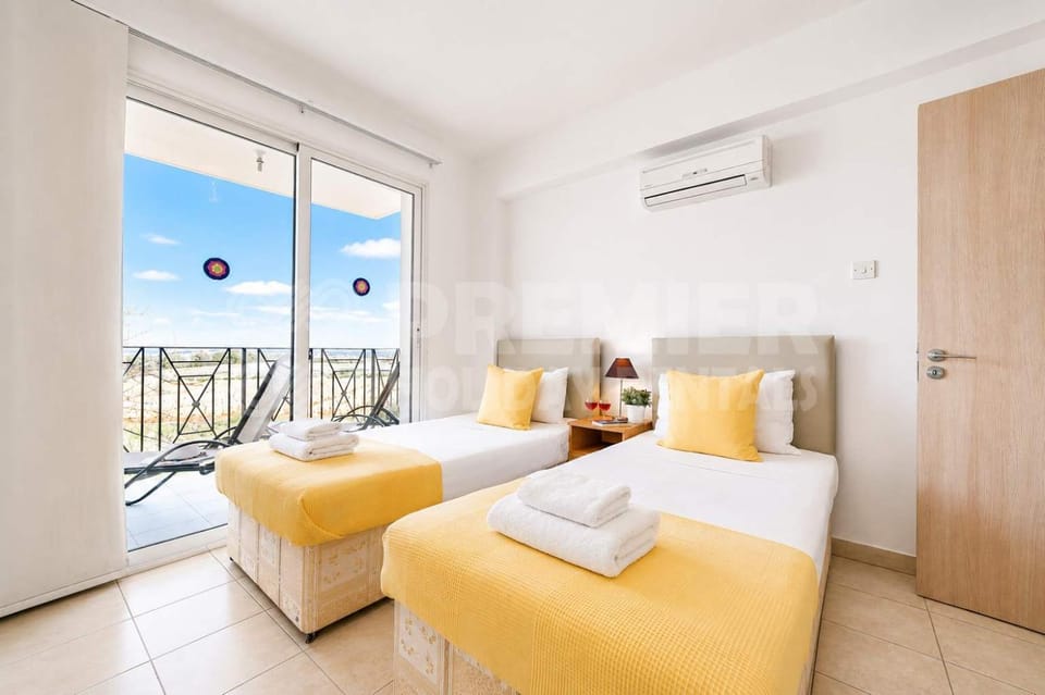 2BR Apartment with Pool - Luna by Premier Apartment in Paralimni