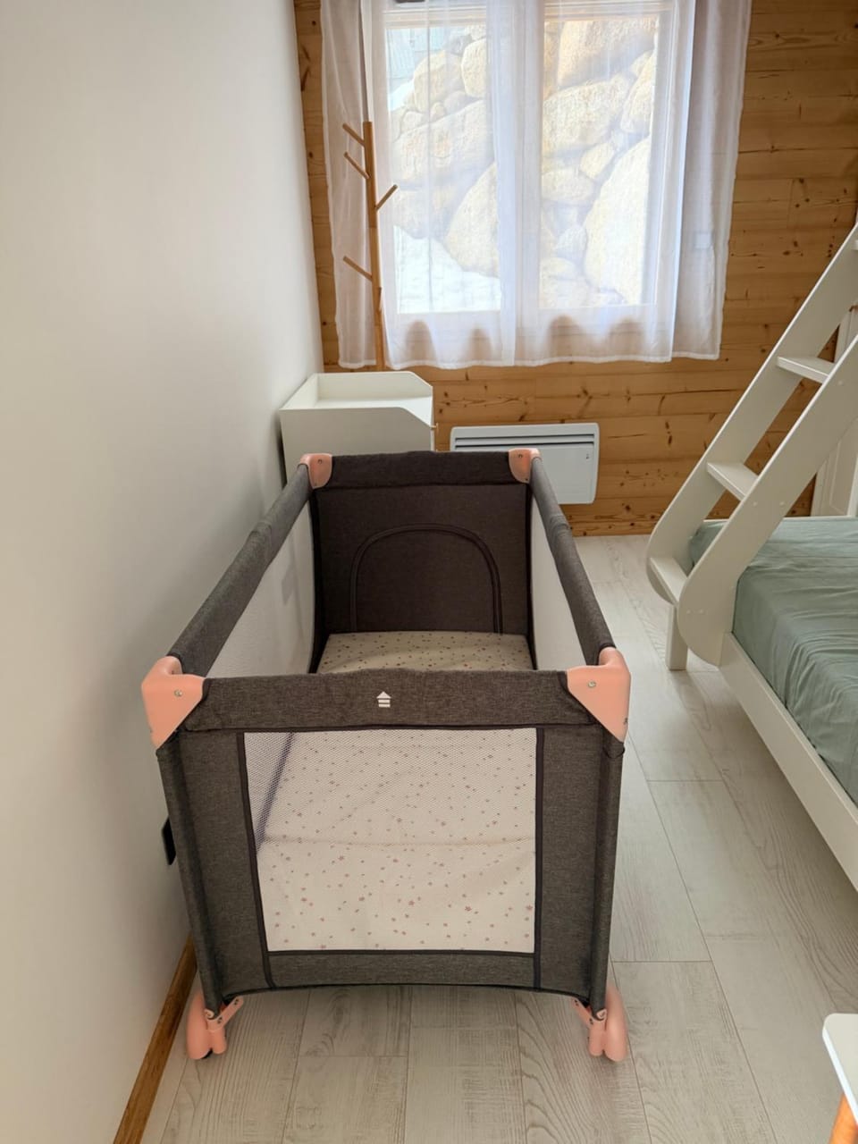 Bedroom, young children, cot