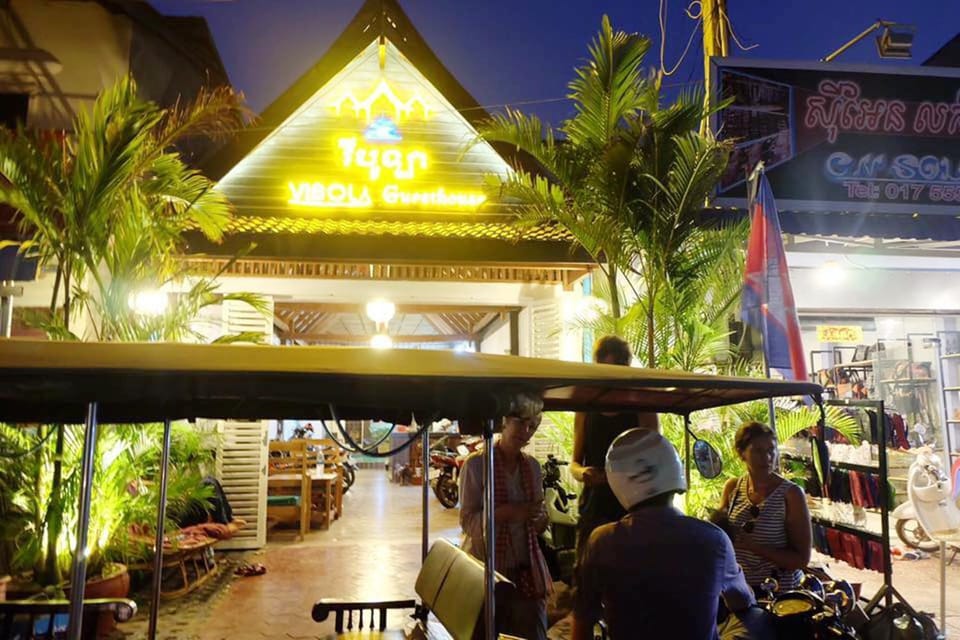 Facade/entrance, Property logo or sign, On-site shops, Lounge or bar