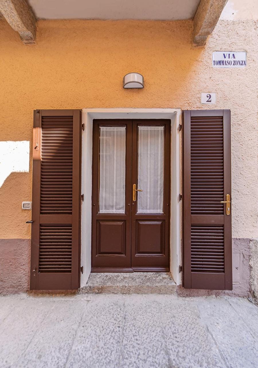 Facade/entrance, Day