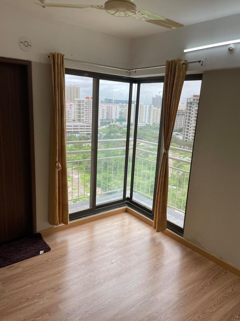 2BHK semi furnished flat in wakad Apartment in Pune