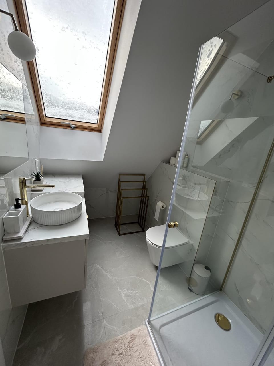 Shower, Toilet, Bathroom, towels
