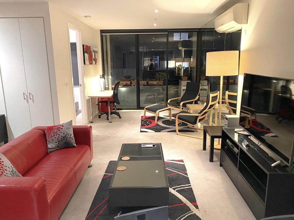 StayCentral - Spacious Seaviews Port Melbourne Apartment in Melbourne