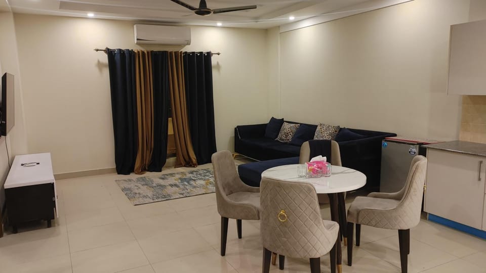 Living room, Seating area, Dining area, air conditioner