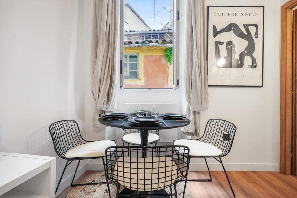 Beautiful apartment, old nice Apartment in Nice