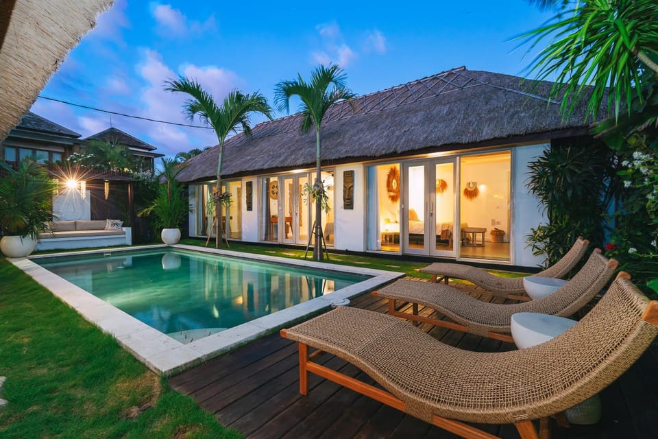 Property building, Bedroom, Pool view, Swimming pool