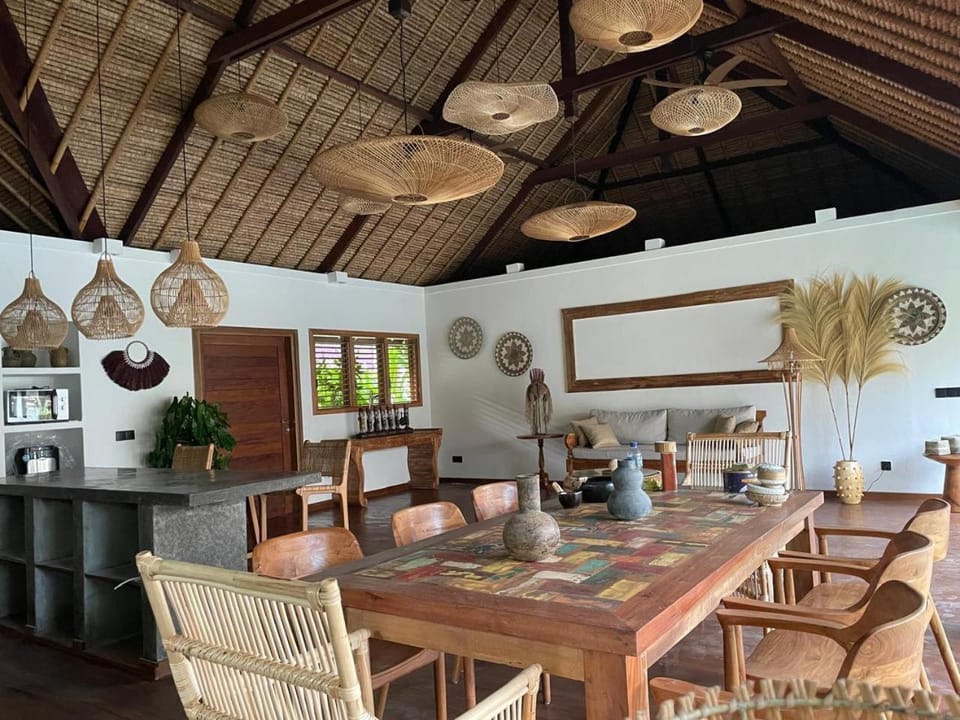 Restaurant/places to eat, Living room, Banquet/Function facilities, Seating area, Dining area