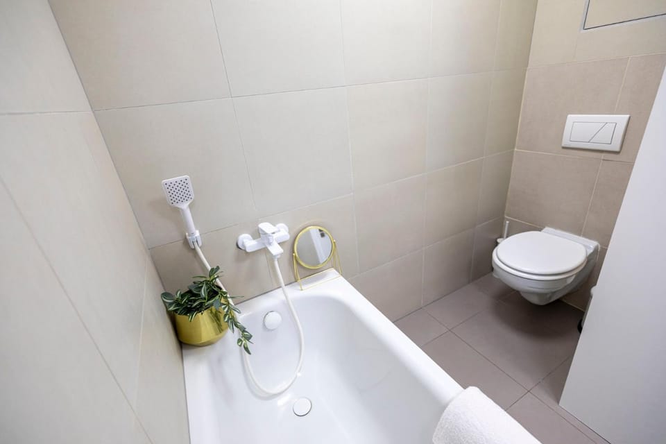 ALURE RESIDENCES 13 & 24h self check-in, fireplace,private parking in front of the apartment building included, new building, green area with meadows and forests Apartment in Slovakia