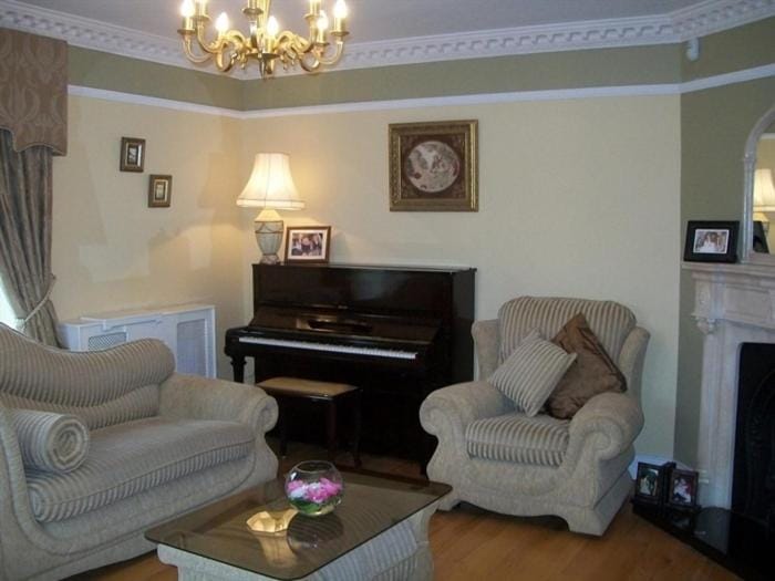 Living room, Seating area