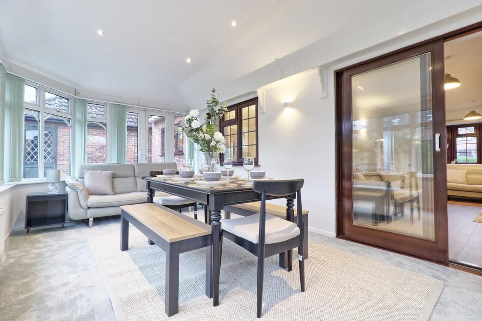 Living room, Seating area, Dining area