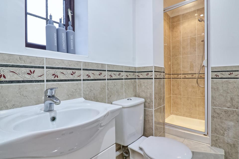 Shower, Toilet, Bath