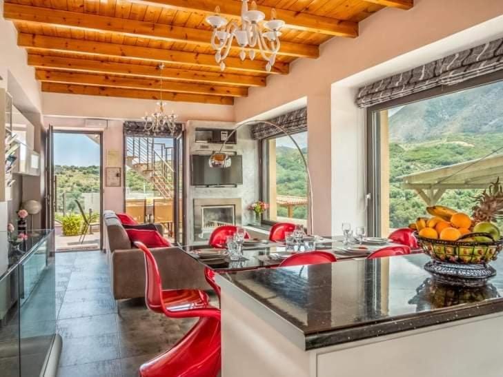 Living room, Dining area
