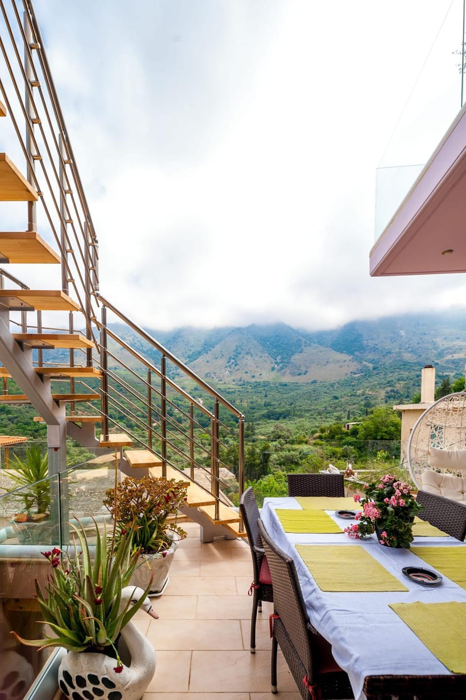 Balcony/Terrace, Mountain view