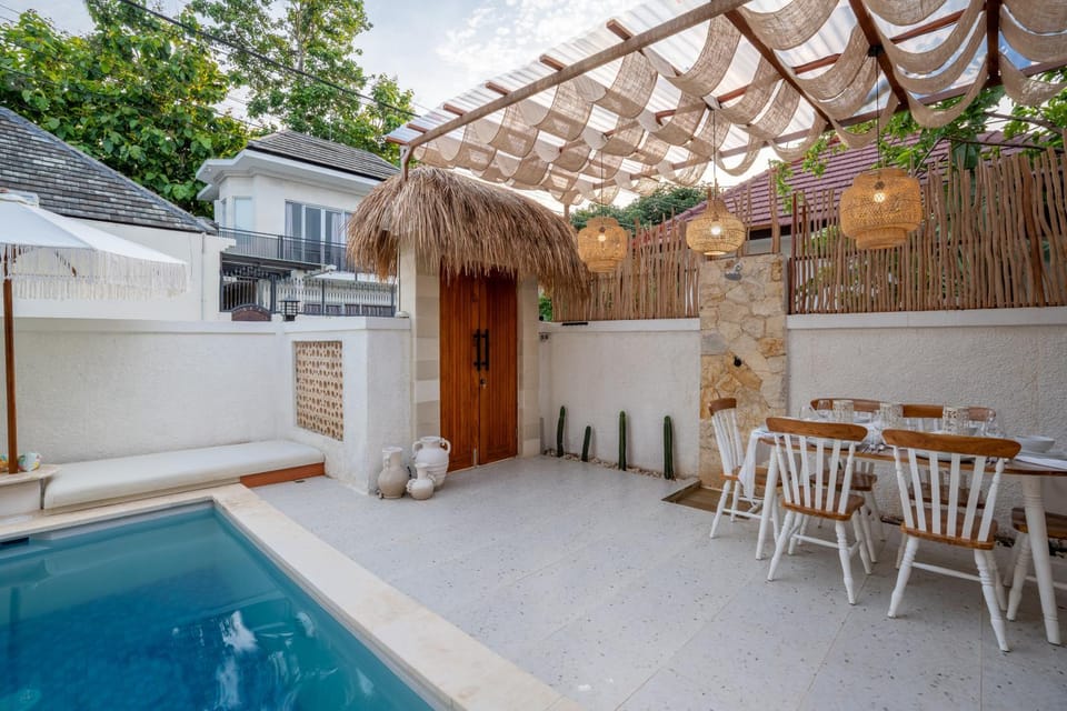 Patio, Day, Dining area, Pool view, Swimming pool, sunbed