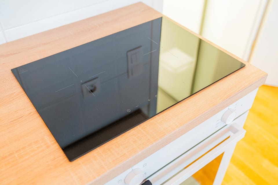 Kitchen or kitchenette, On site, oven, stove, kitchen