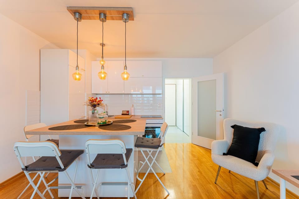 Kitchen or kitchenette, Living room, Seating area, Dining area, kitchen