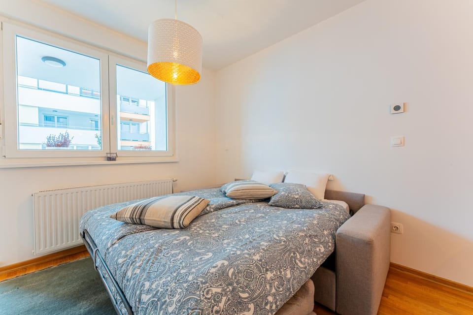 Bed, Photo of the whole room, Bedroom, Family, internet